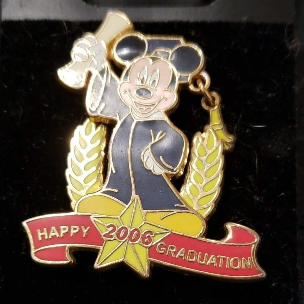 Vintage Disney Pin Mickey Mouse Happy Graduation 2006 Cap Gown Diploma 46484
